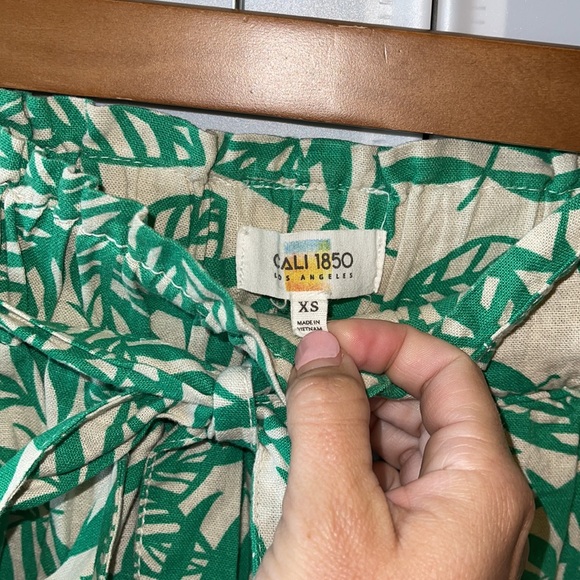 Paper bag Waist Linen Blend Shorts - Picture 4 of 9